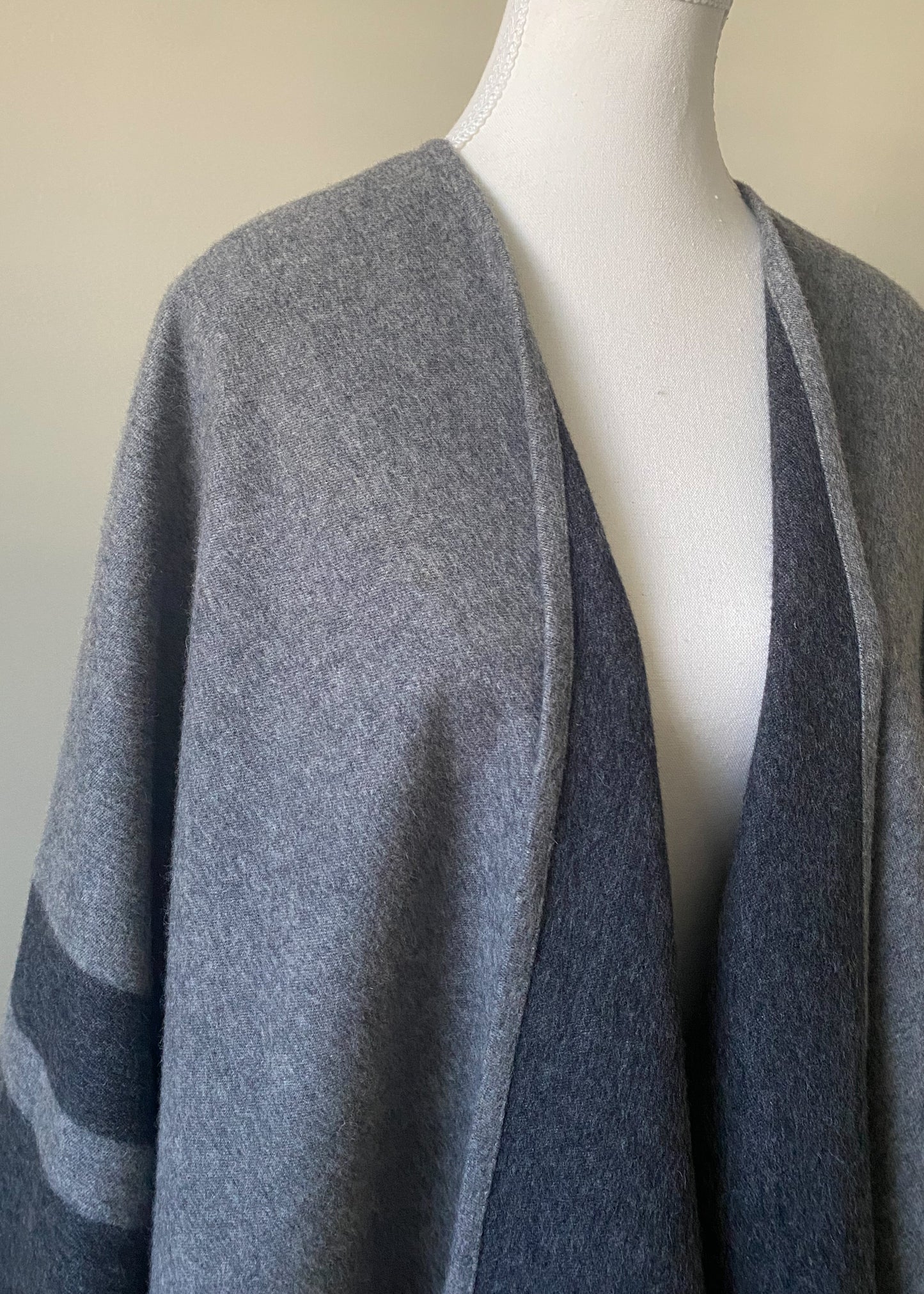 Sask Fifth Avenue Merino Wool Shawl (OS)