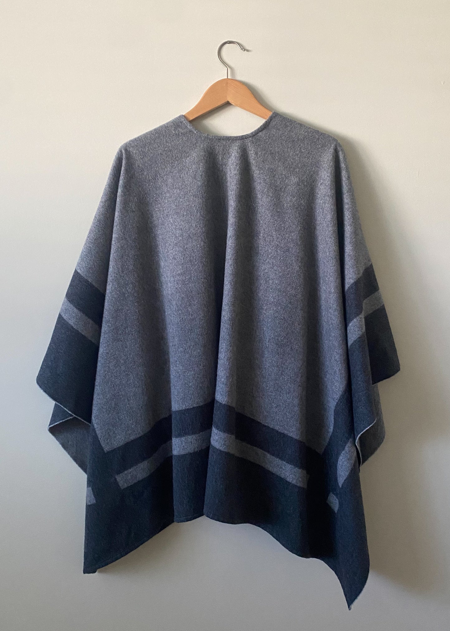 Sask Fifth Avenue Merino Wool Shawl (OS)
