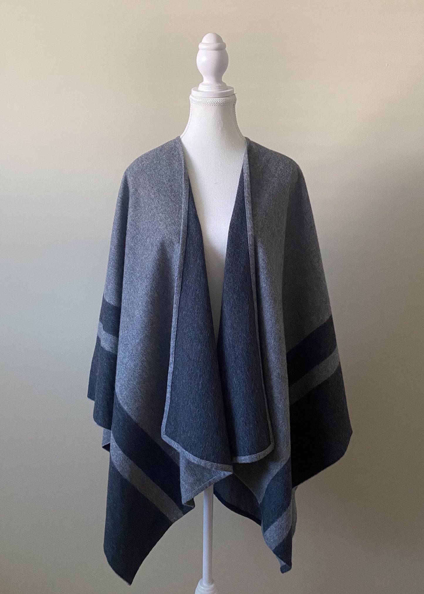 Sask Fifth Avenue Merino Wool Shawl (OS)