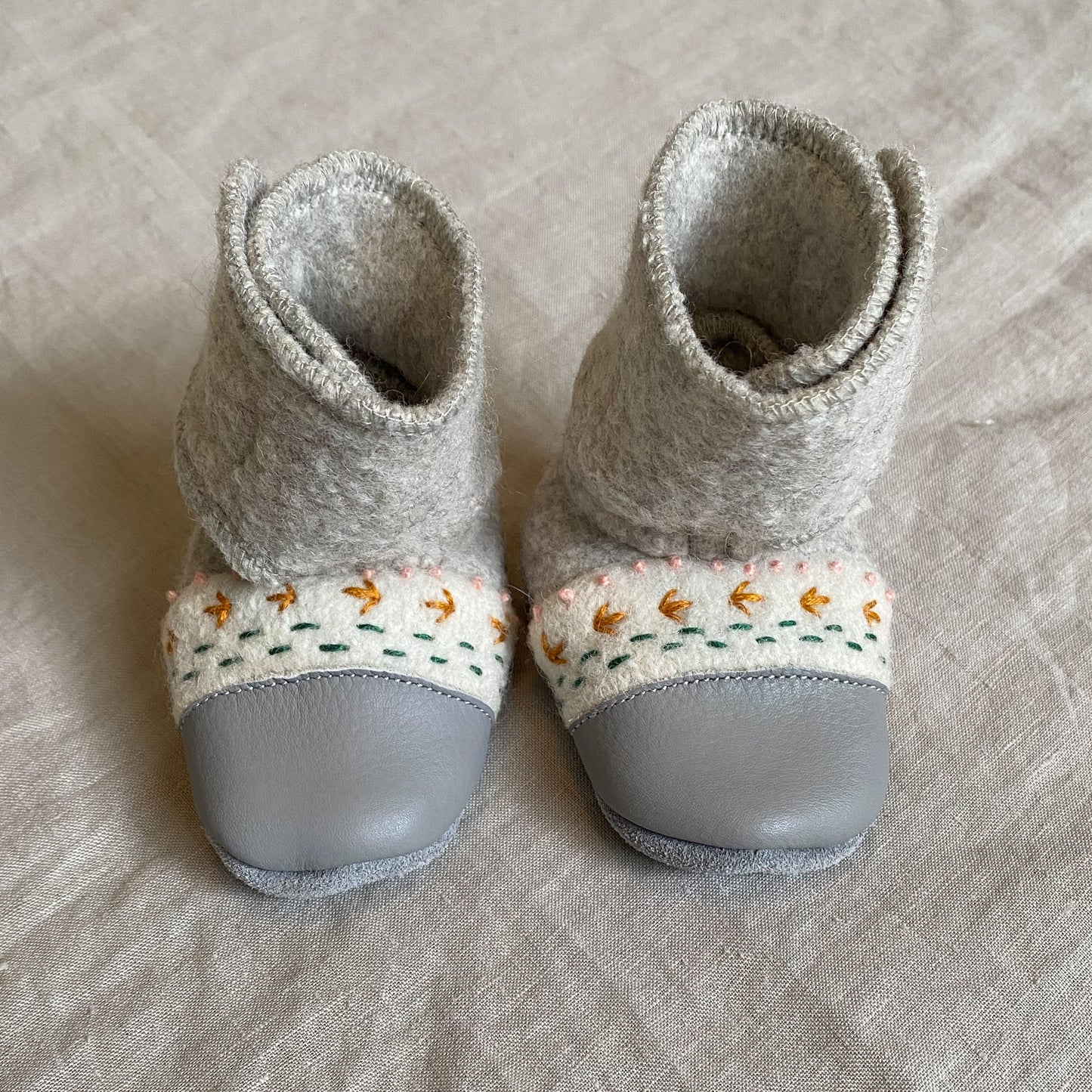 Nooks Embroidered Felted Wool Booties (2.5)