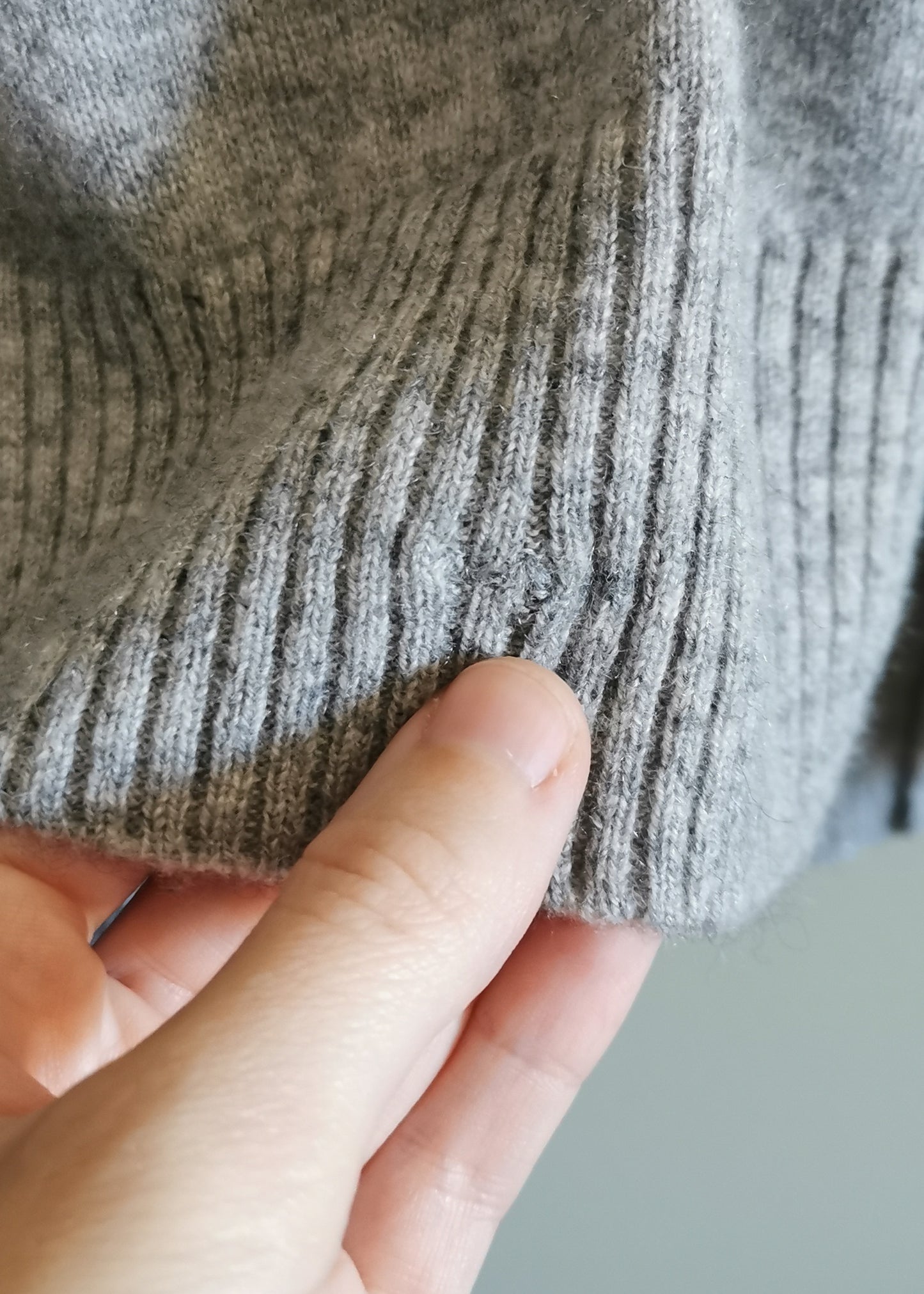 Olivia & Grace Cashmere Sweater (L)