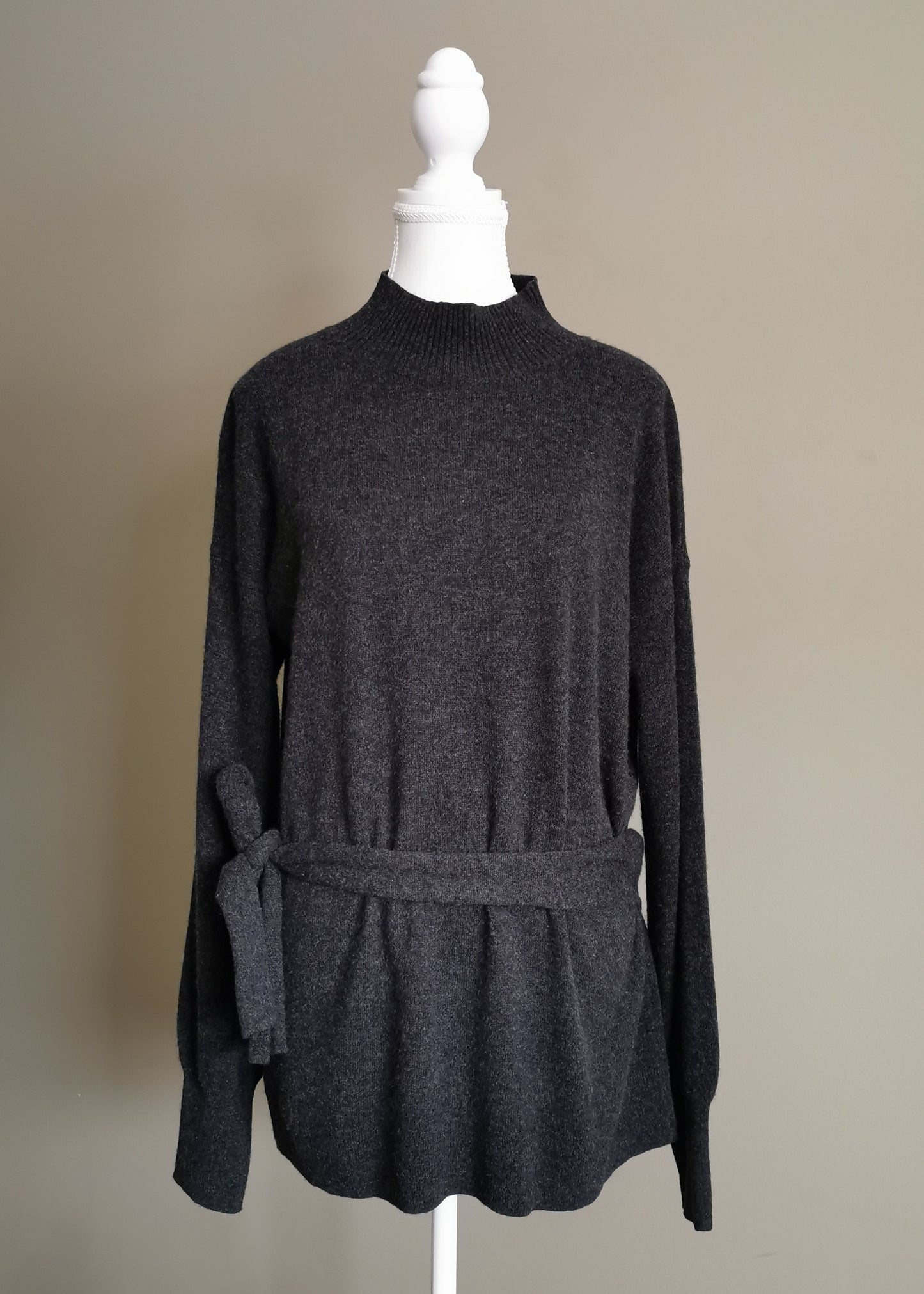 Club Monaco Cashmere Sweater (M)