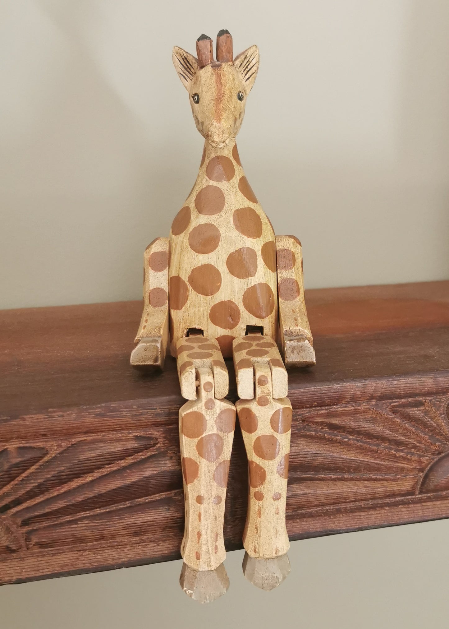 Wood Giraffe Shelf Sitter
