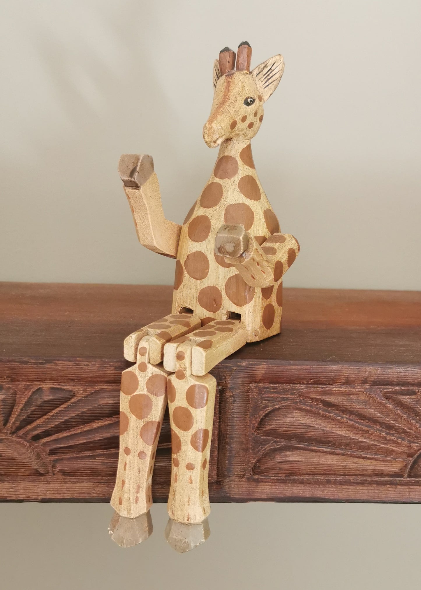 Wood Giraffe Shelf Sitter