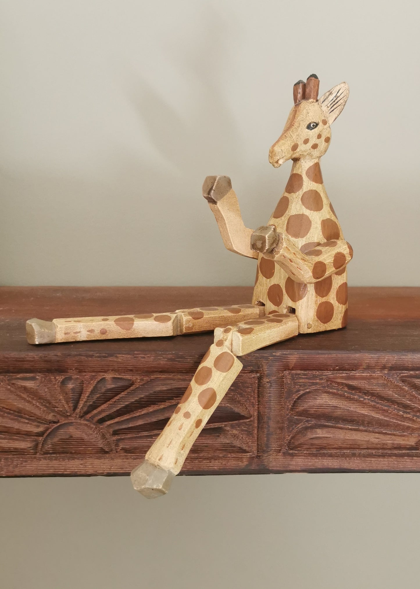 Wood Giraffe Shelf Sitter