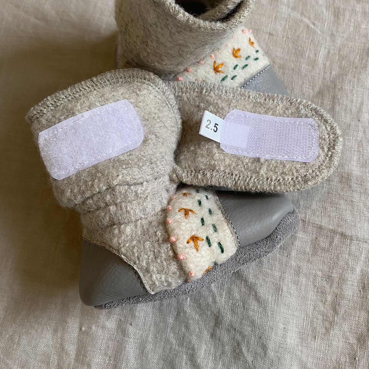 Nooks Embroidered Felted Wool Booties (2.5)