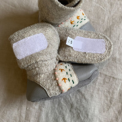 Nooks Embroidered Felted Wool Booties (2.5)