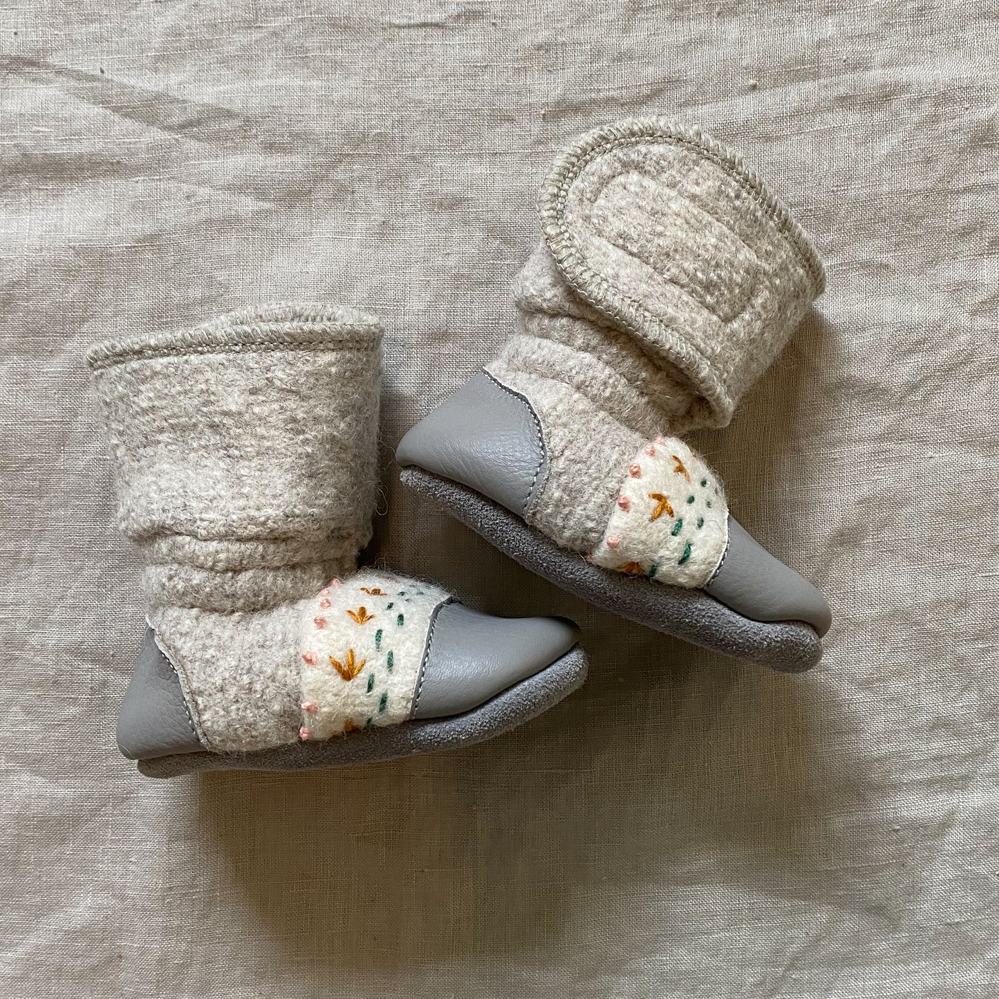 Nooks Embroidered Felted Wool Booties (2.5)
