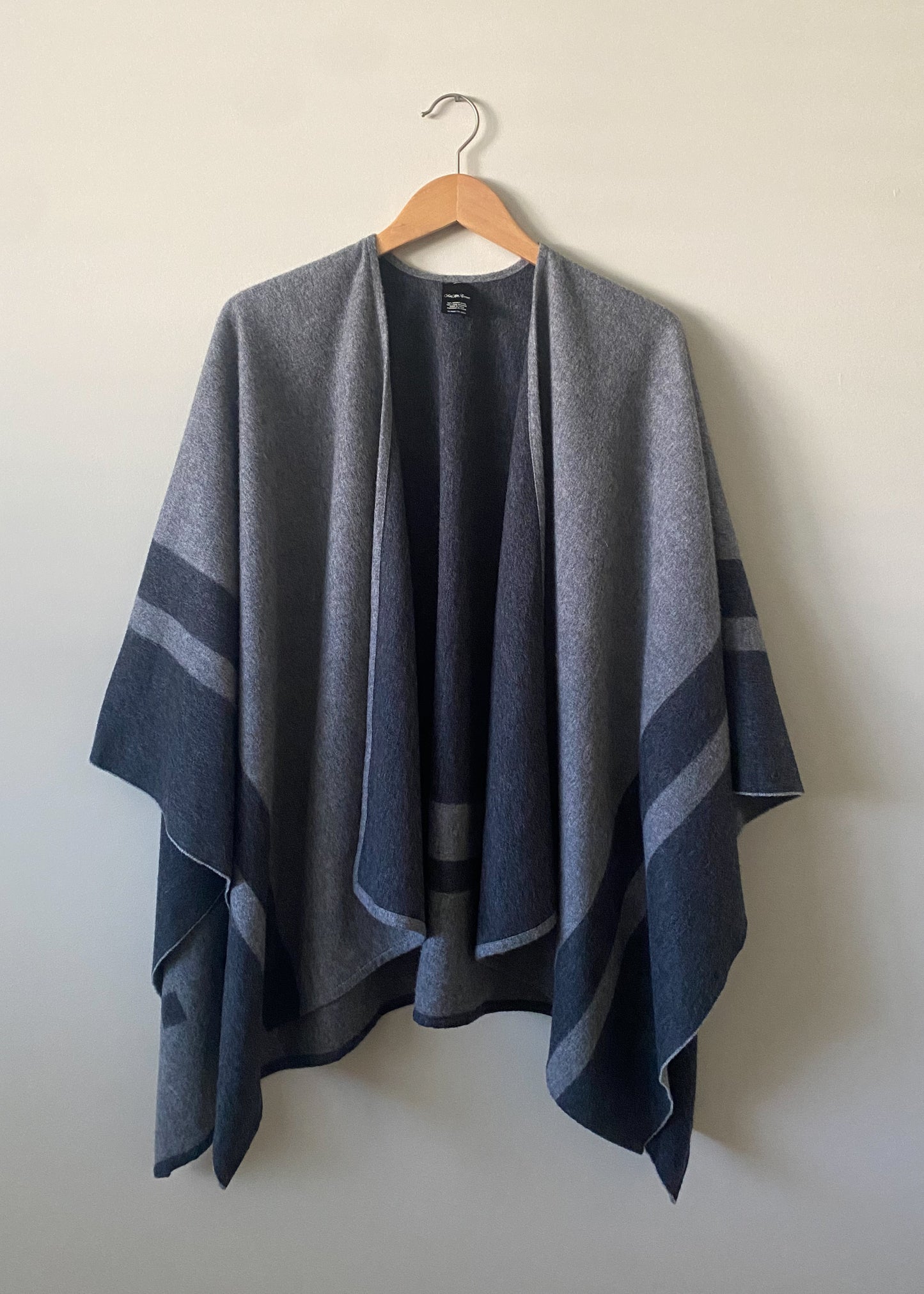 Sask Fifth Avenue Merino Wool Shawl (OS)