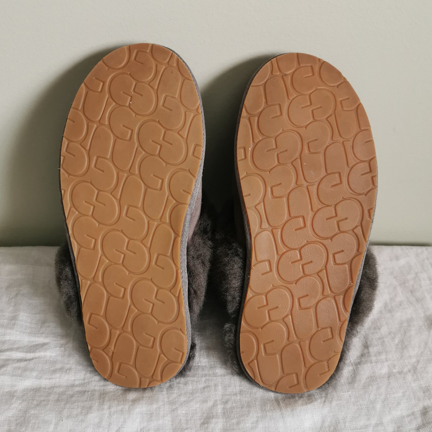 UGG "Scuffette ll" Slipper (6)