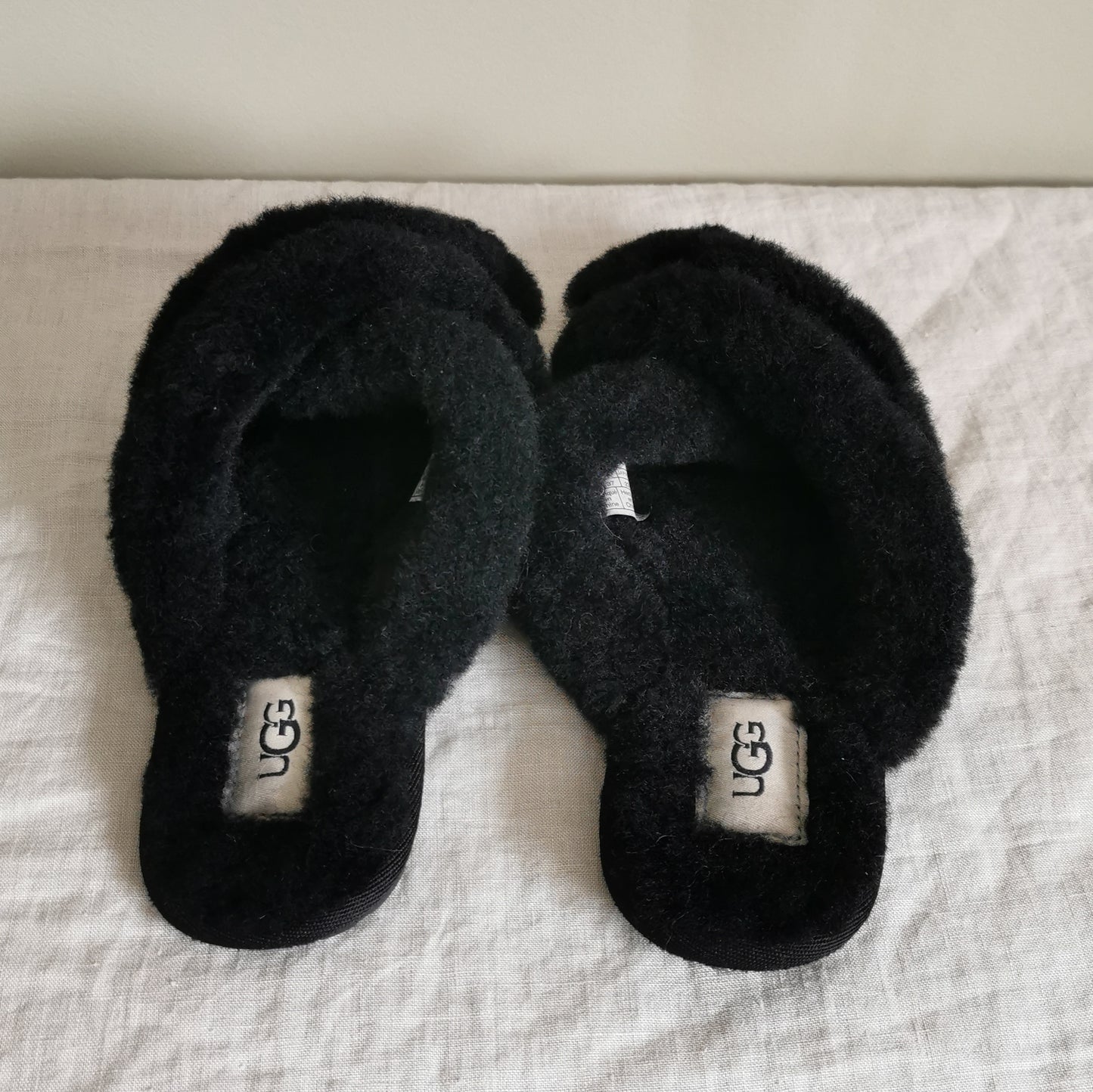 UGG "Scuffita" Slippers (6)