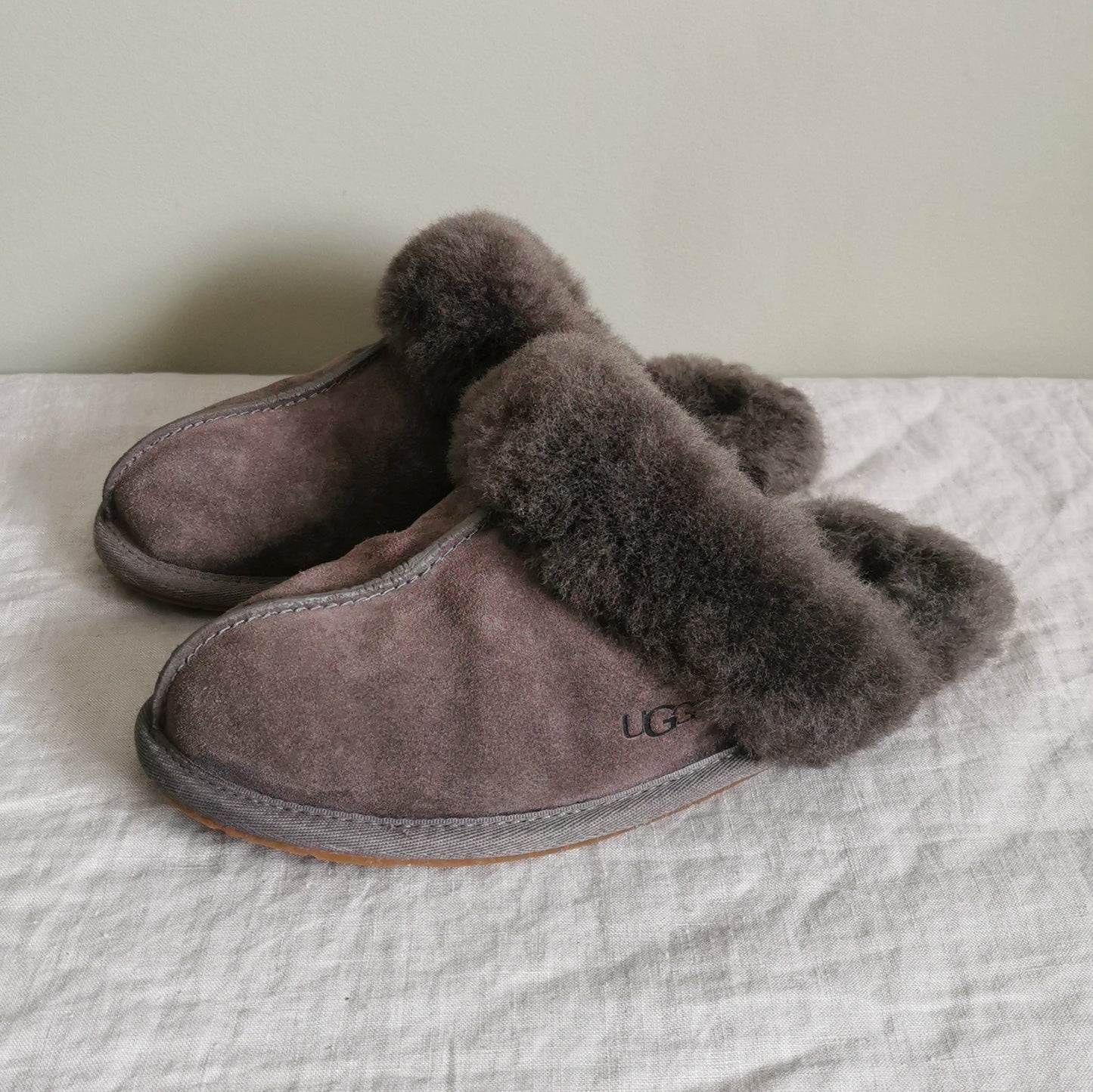 UGG "Scuffette ll" Slipper (6)